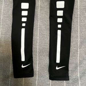 Youth Nike sleeves size L/XL